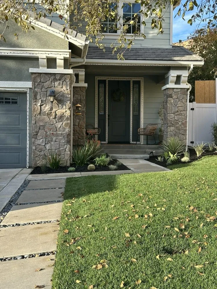 Professional lawn care service in Santa Clarita, CA by Flawless Gardens