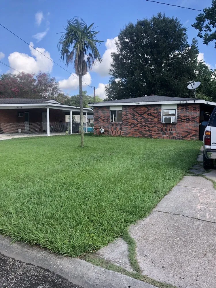 Reliable yard cleanup service in Denham Springs, LA by Flawless Landscaping