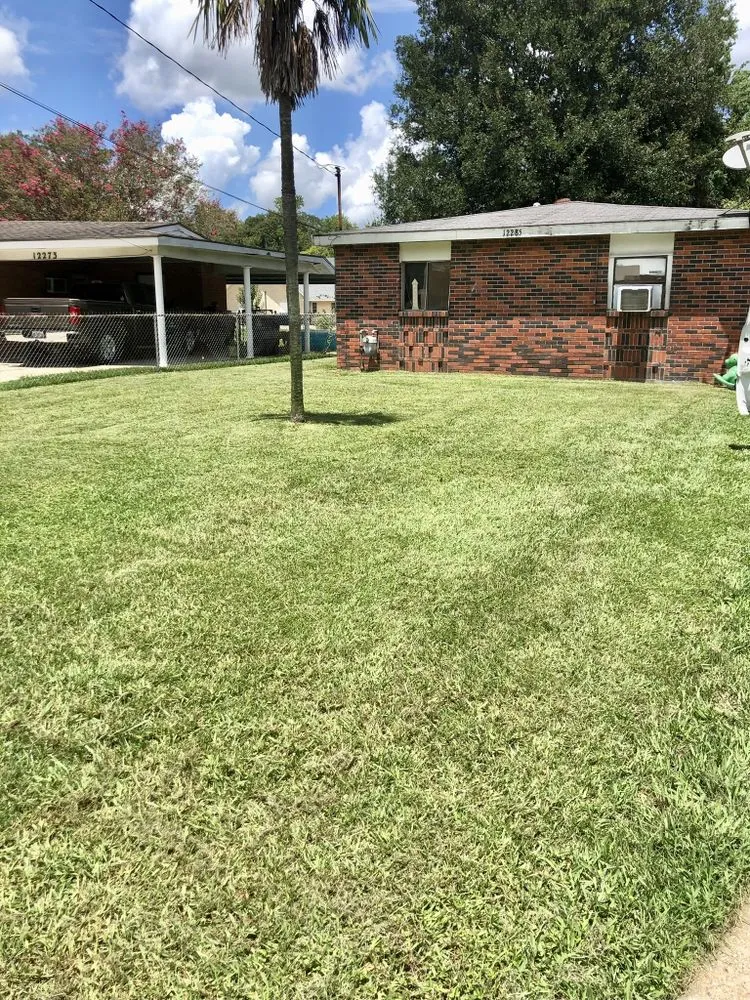 Custom garden landscaping in Denham Springs, LA - Flawless Landscaping