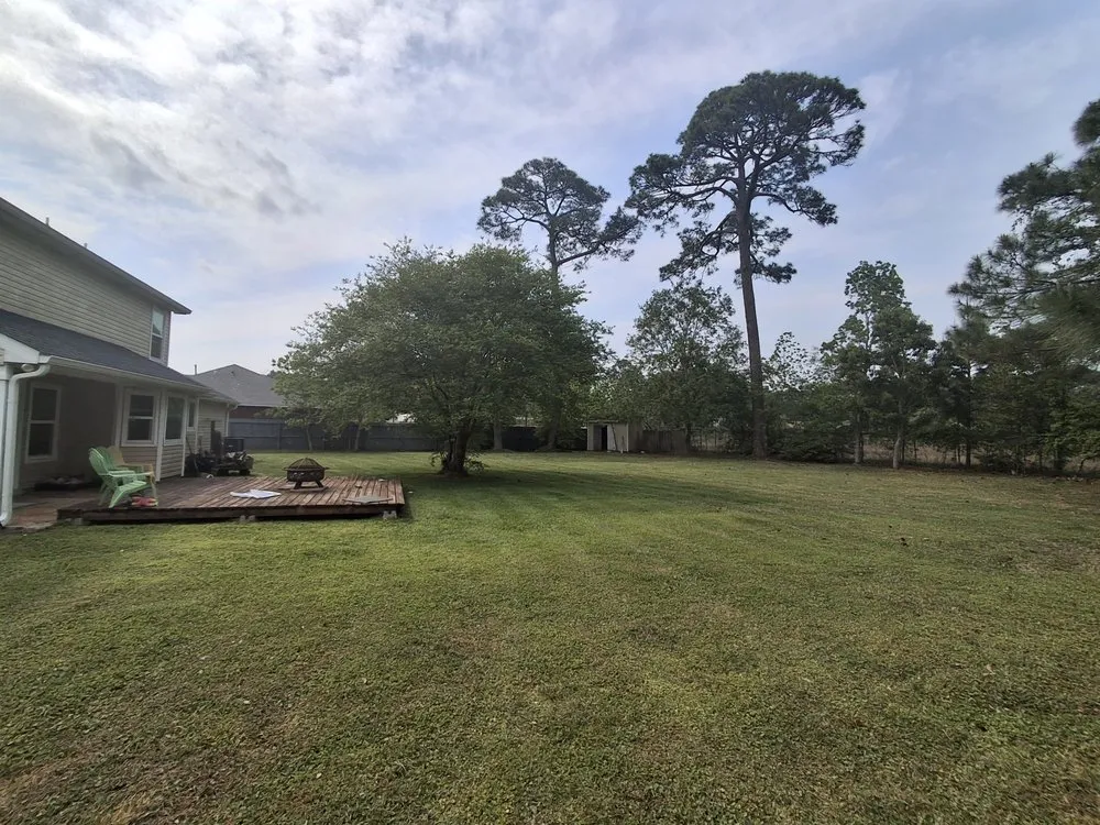 Top-rated garden landscaping in Mary Esther, FL by Flawless Turf