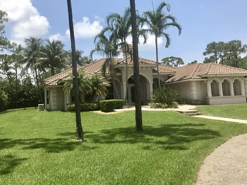 Trusted yard maintenance in Loxahatchee, FL by Fleming Lawn & Pest Services