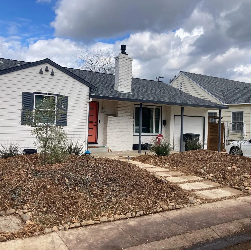 Expert lawn care service in Sacramento, CA by Fleur Gardening