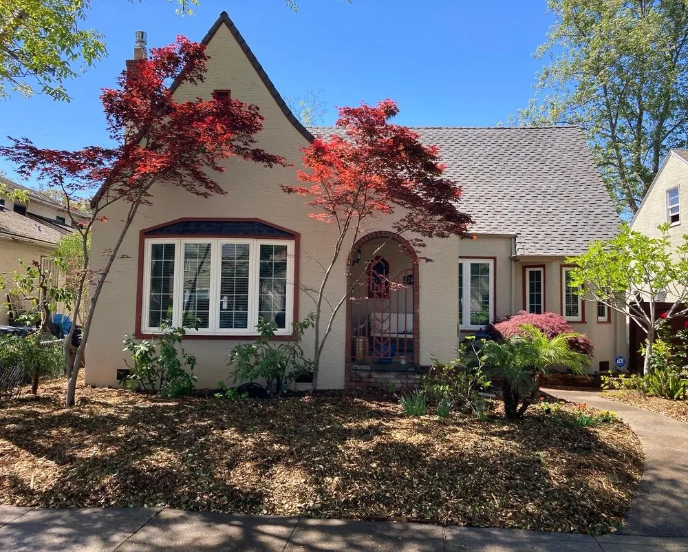 Trusted yard maintenance for beautiful yards in Sacramento, CA by Fleur Gardening