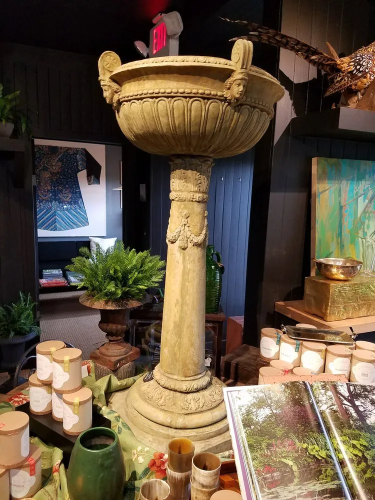 Top-rated lawn care service for outdoor upgrades in Bloomfield Hills, MI by Fleurdetroit