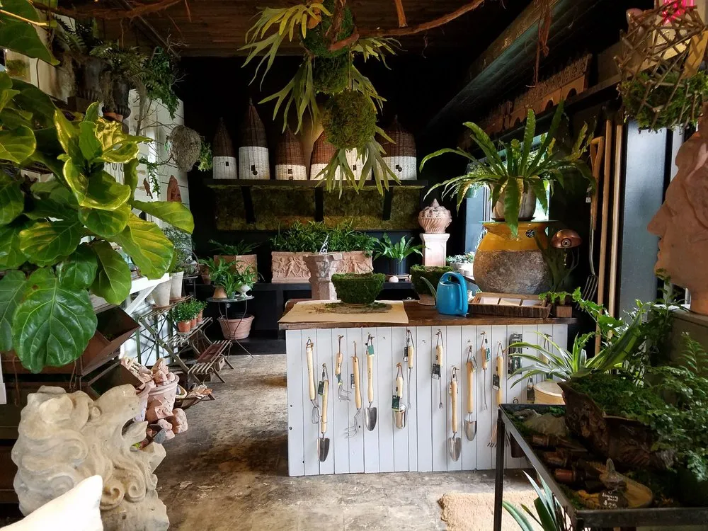 Professional outdoor landscaping with custom design in Bloomfield Hills, MI by Fleurdetroit