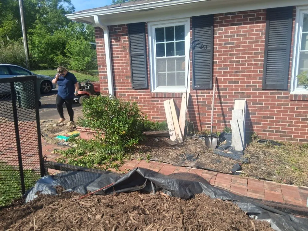 Reliable lawn care service in Seneca, SC - Flewwellins Lawn and Maintenance