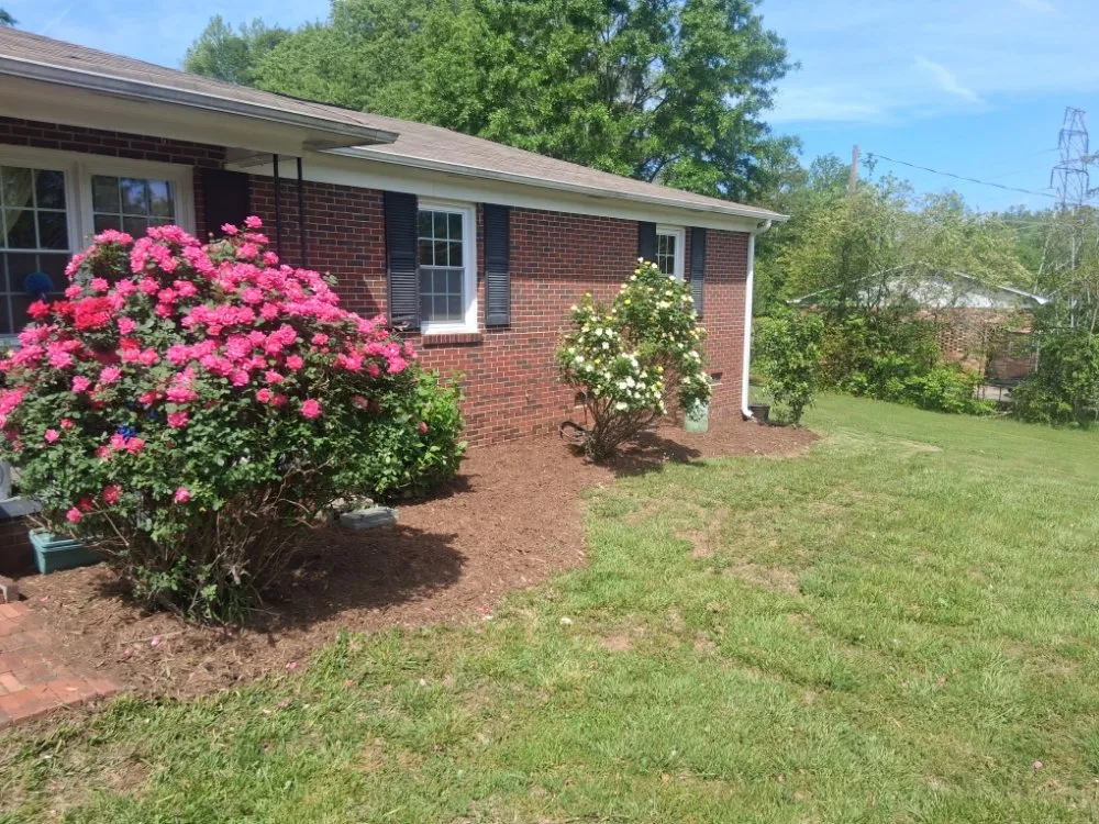 Top-rated garden landscaping for homes in Seneca, SC by Flewwellins Lawn and Maintenance