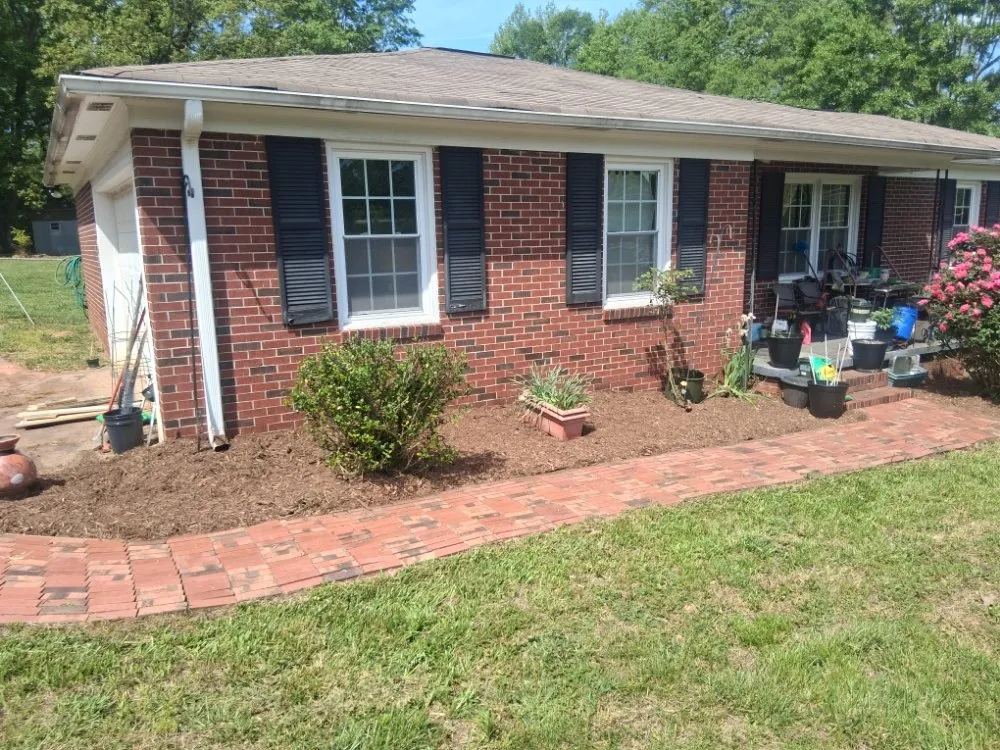 Expert lawn care service experts serving Seneca, SC - Flewwellins Lawn and Maintenance