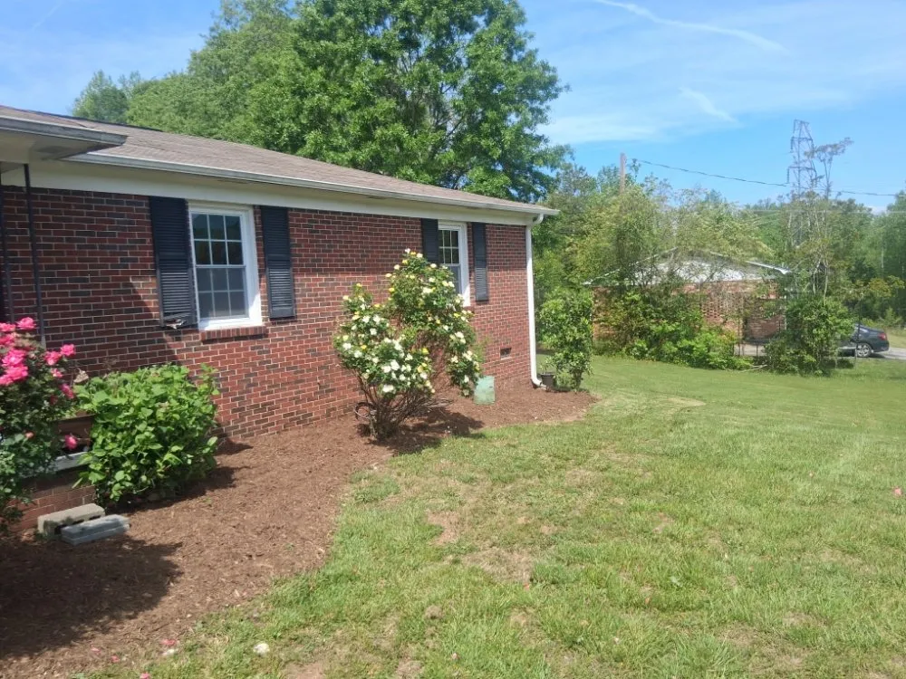 Reliable lawn care service experts serving Seneca, SC - Flewwellins Lawn and Maintenance