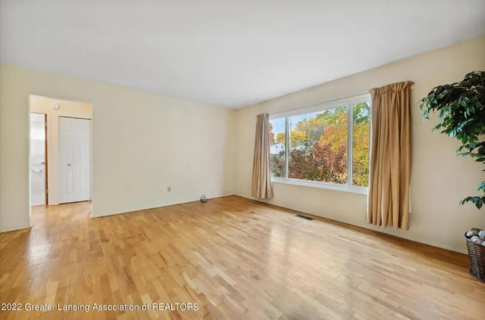 Custom lawn mowing service in Lansing, MI - Flex Lawn & Painting