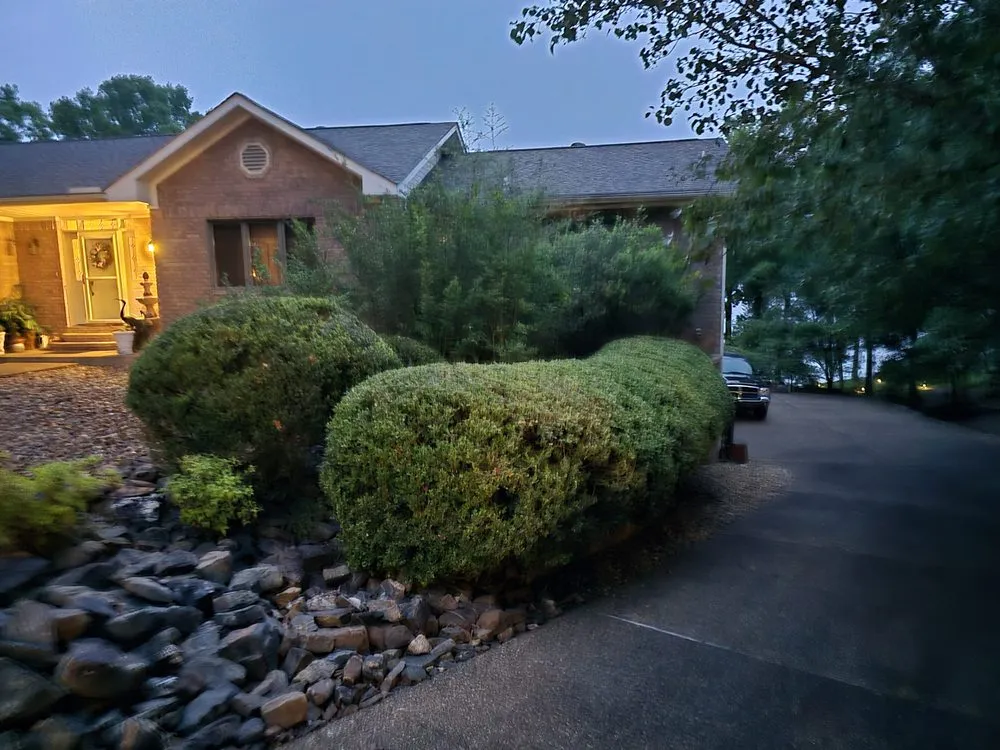 Expert lawn mowing service experts serving Hot Springs, AR - Flintstones Lawn Service