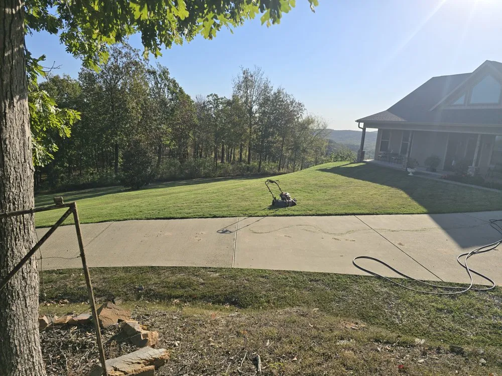 Custom lawn care service experts serving Hot Springs, AR - Flintstones Lawn Service