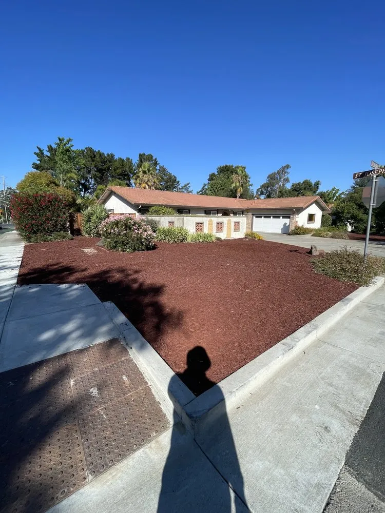Custom outdoor landscaping for beautiful yards in San Jose, CA by Flor Property Services