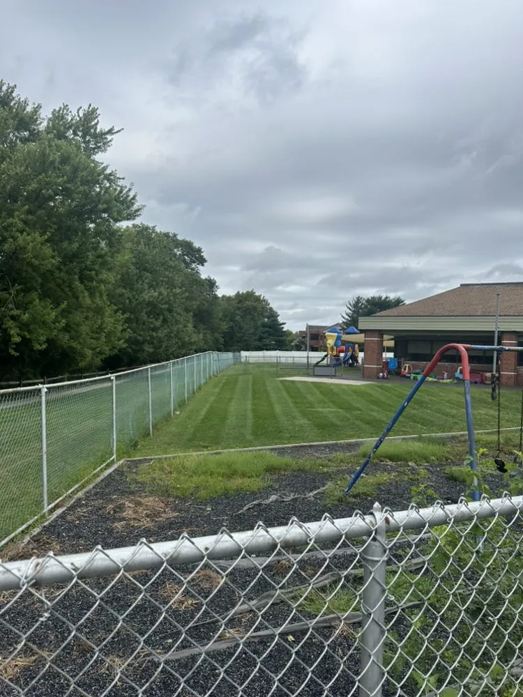 Local yard maintenance experts serving Erdenheim, PA - Flores Aldana Lawn Care