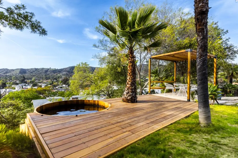 Affordable yard cleanup service experts serving Los Angeles, CA - Flores Artscape