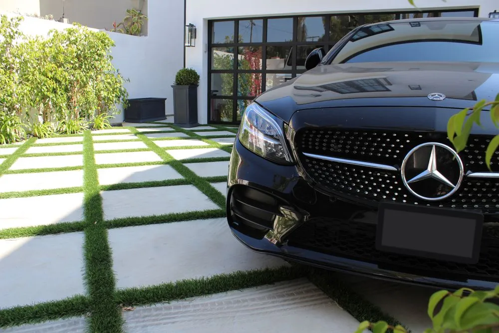 Reliable yard cleanup service experts serving Los Angeles, CA - Flores Artscape