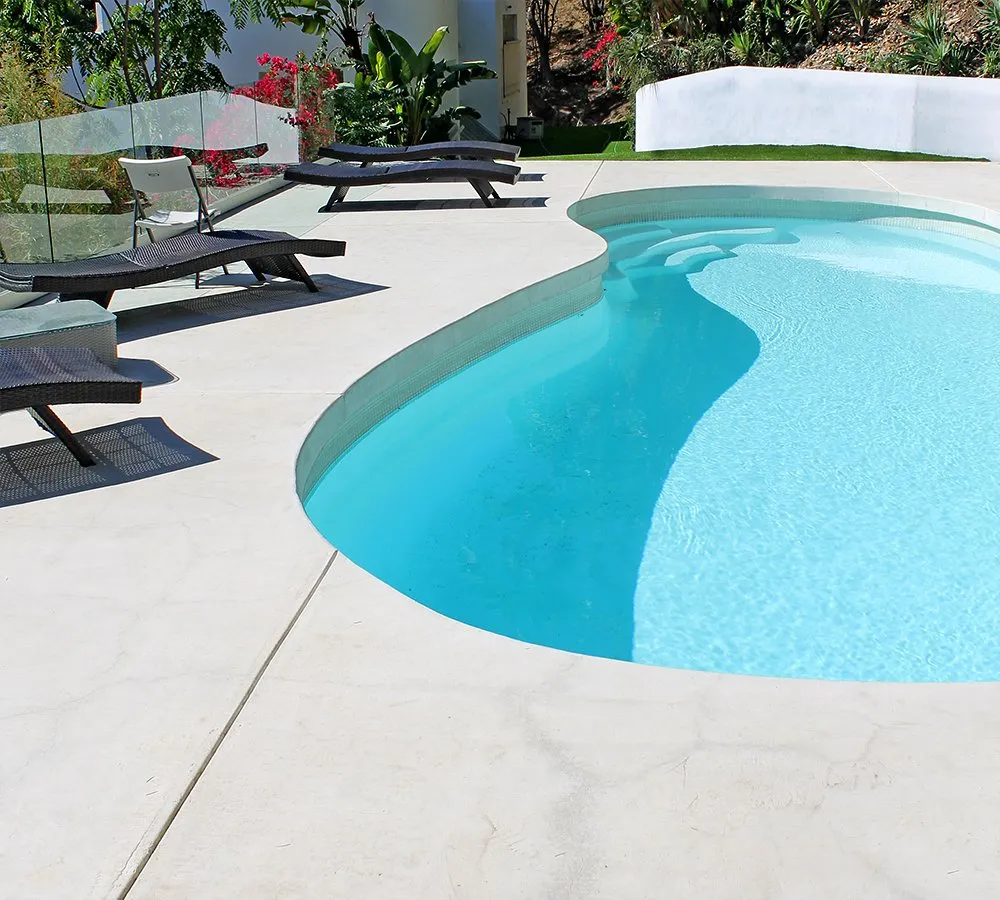 Trusted lawn mowing service for year-round maintenance in Los Angeles, CA by Flores Artscape