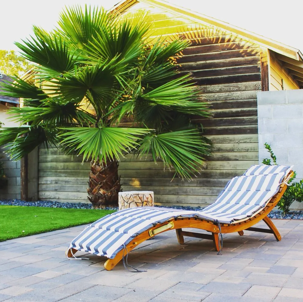 Custom lawn mowing service in Los Angeles, CA - Flores Artscape