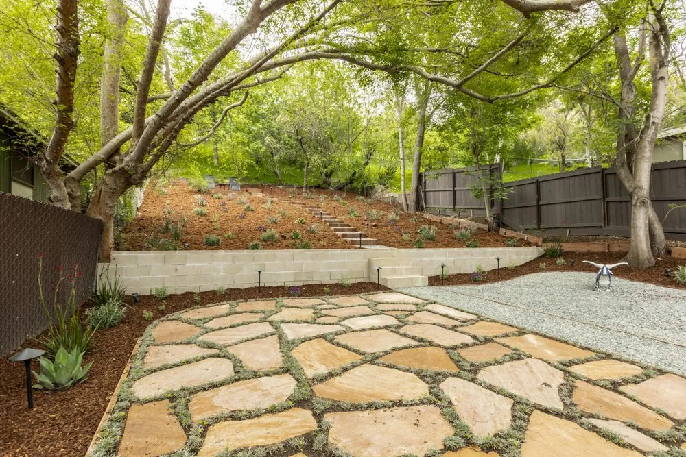 Expert residential landscaping in Los Angeles, CA by Flores Artscape