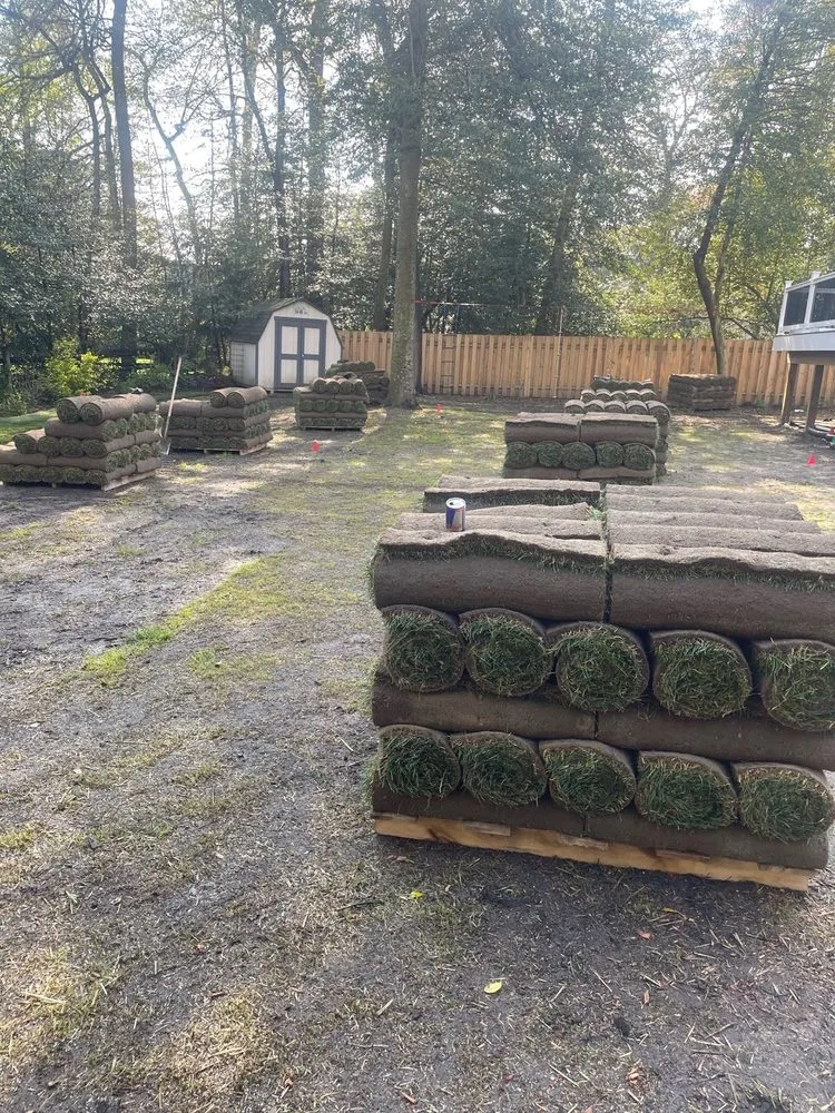 Professional lawn mowing service in Annapolis, MD - Flores Green Care