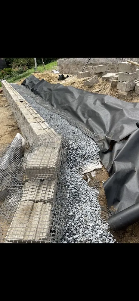 Local yard cleanup service for residential properties in Annapolis, MD by Flores Green Care