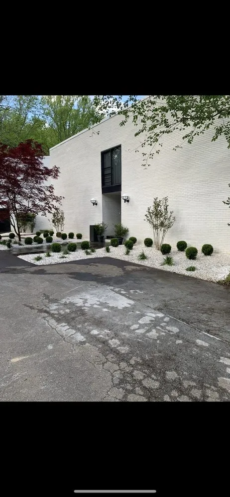 Expert garden landscaping for homes in Annapolis, MD by Flores Green Care