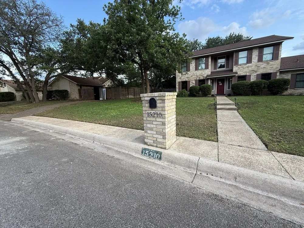 Top-rated garden landscaping in San Antonio, TX by Flores Home Solutions