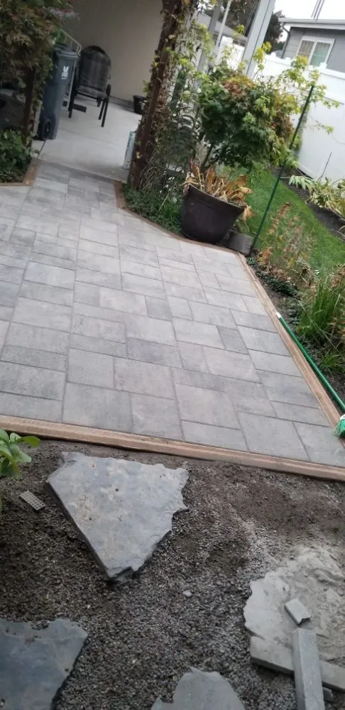 Local garden landscaping experts serving Eugene, OR - Flores Landscaping