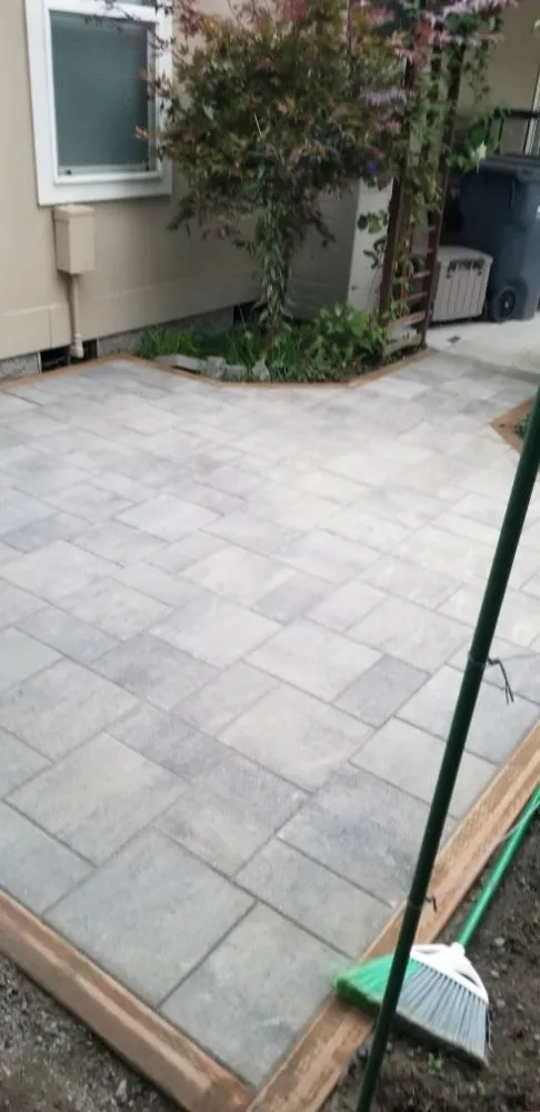 Custom residential landscaping for homes in Eugene, OR by Flores Landscaping