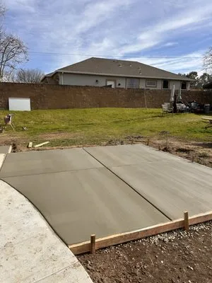 Flores Landscaping Logo