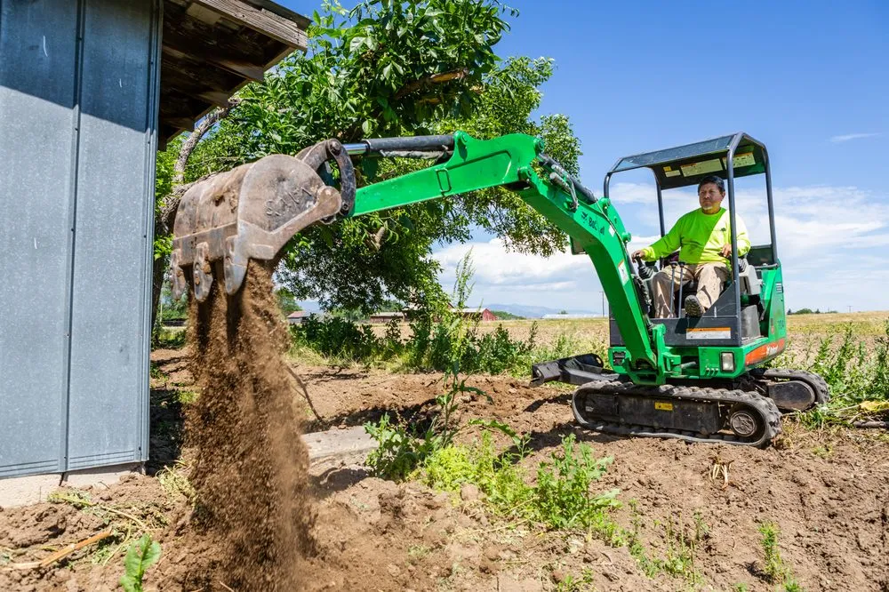 Custom landscape installation experts serving Longmont, CO - Flores Landviews