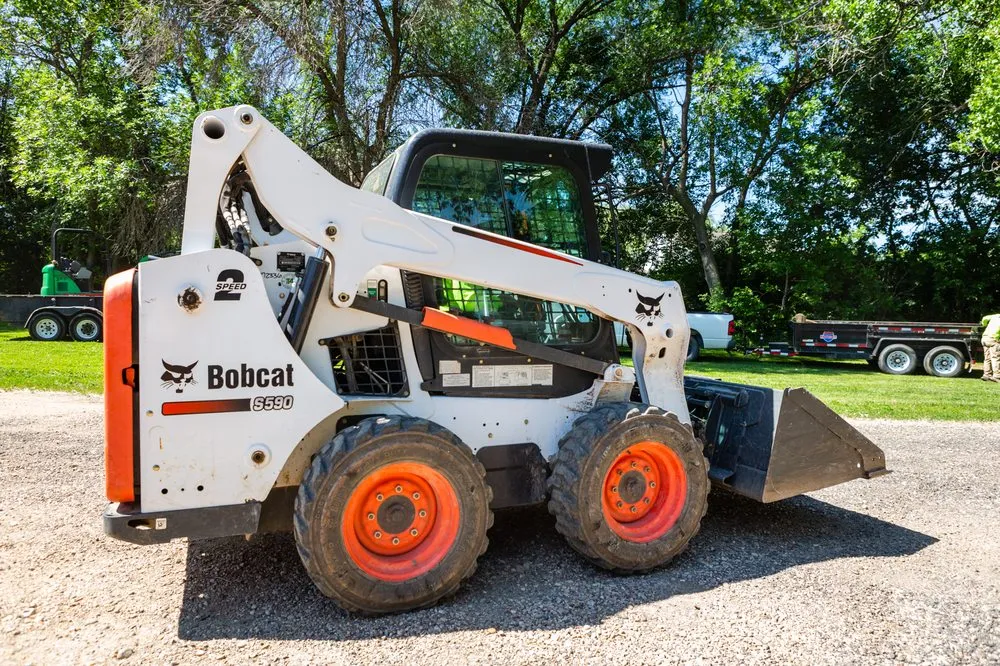 Reliable lawn care service in Longmont, CO - Flores Landviews