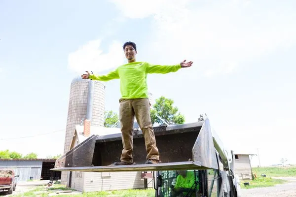 Flores Landviews Logo