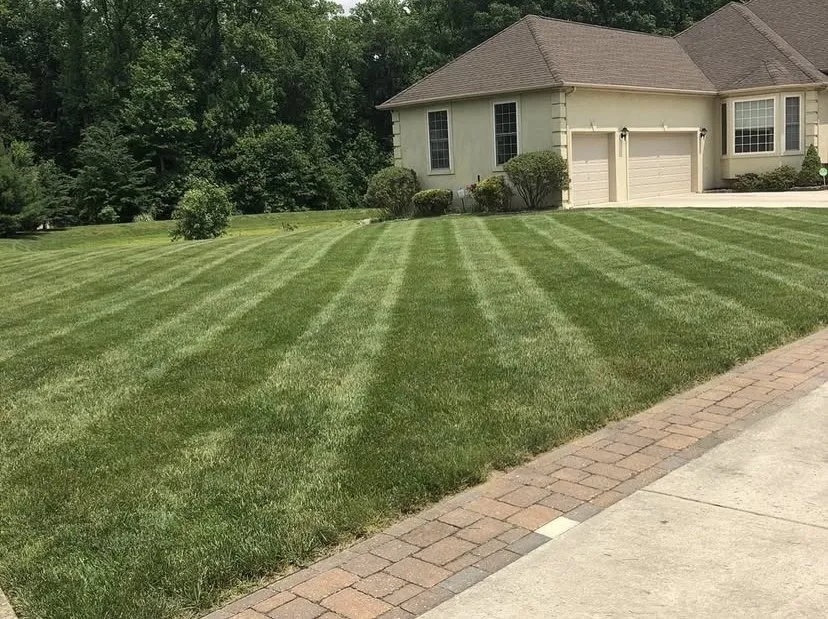 Affordable lawn care service experts serving Paulsboro, NJ - Flores lansdcaping
