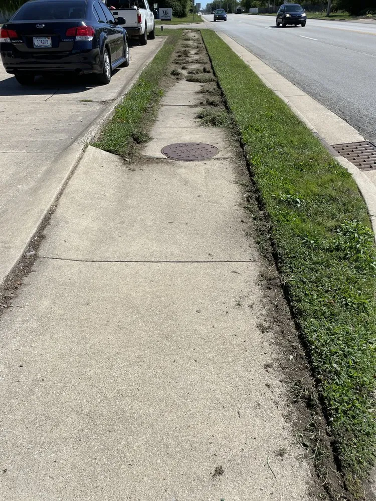 Top-rated yard maintenance experts serving Lafayette, IN - Flores Lawn & Maintenance