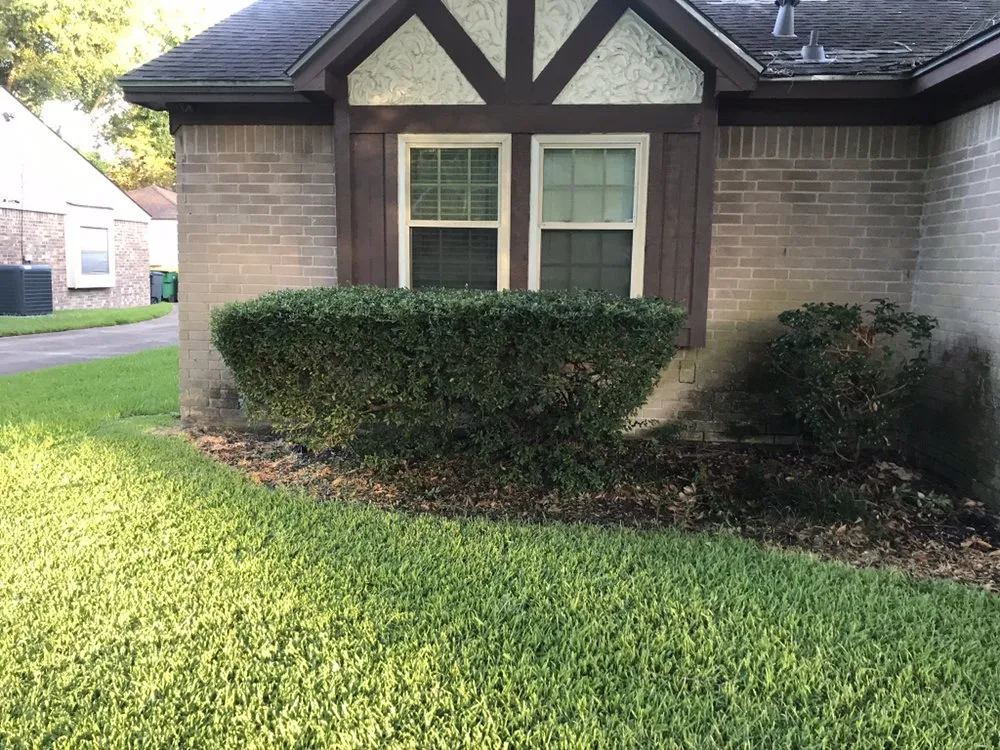 Professional landscape installation experts serving OLD RVR-WNFRE, TX - Flores Lawn Care