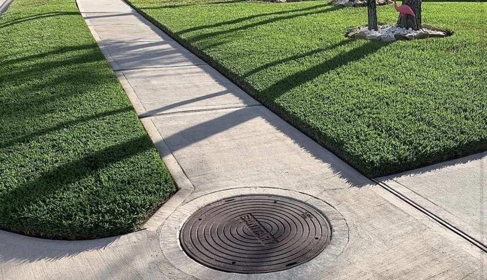 Local yard maintenance for beautiful yards across Houston, TX - Flores Lawn Service