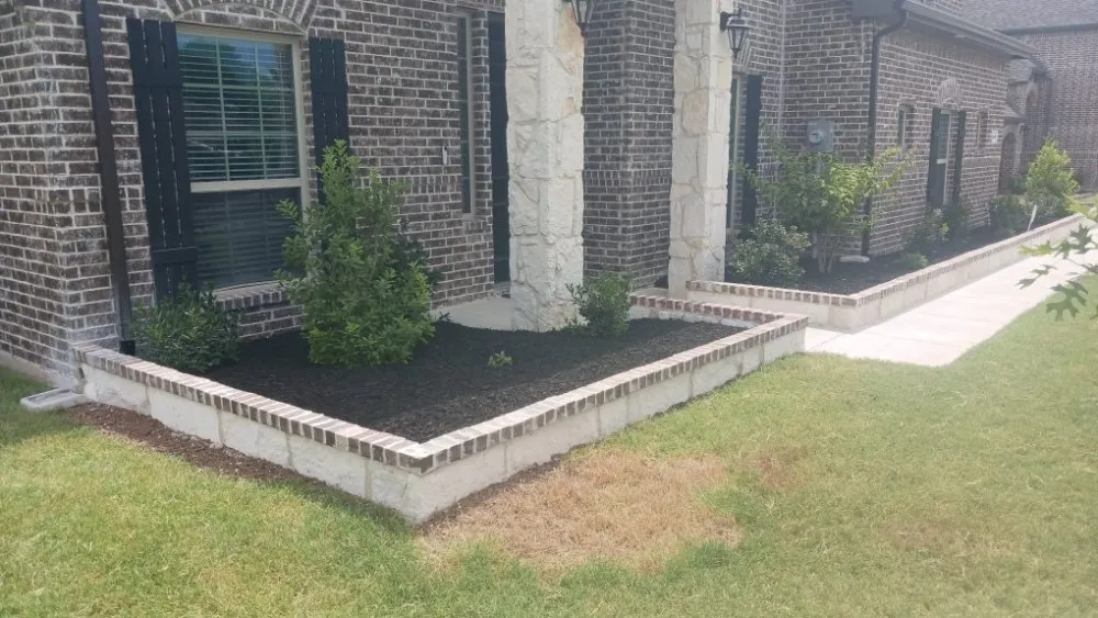 Professional garden landscaping in Midlothian, TX - Flores lhs