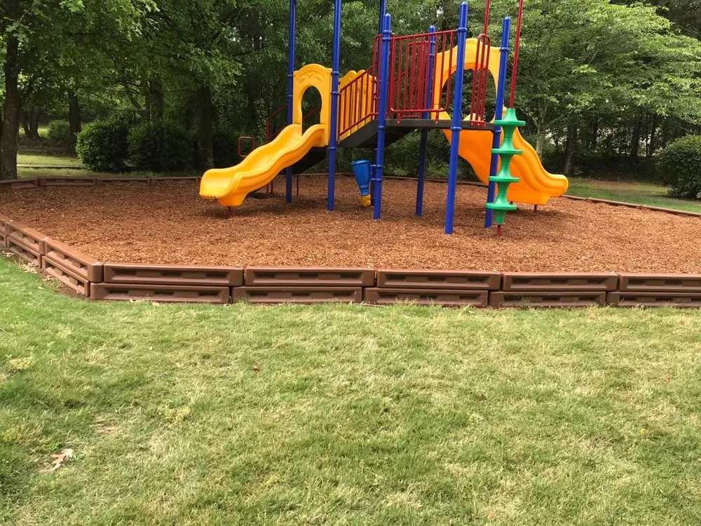 Expert yard maintenance experts serving Marietta, GA - Flores Pinestraw & Mulch