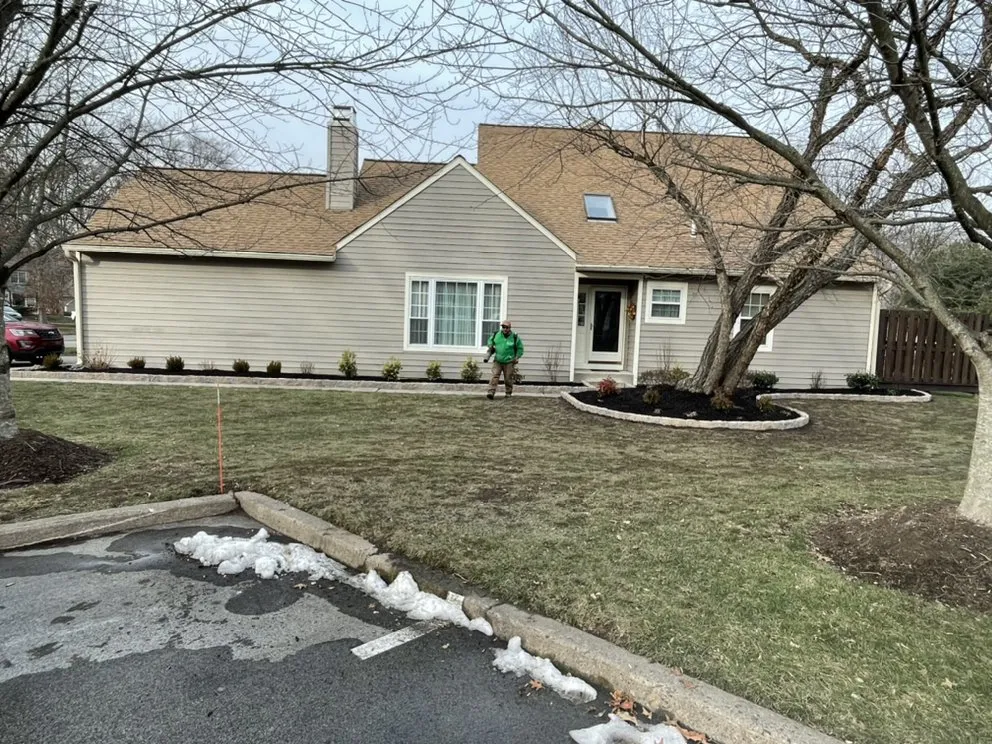 Custom lawn mowing service experts serving Norristown, PA - Floresbrothers