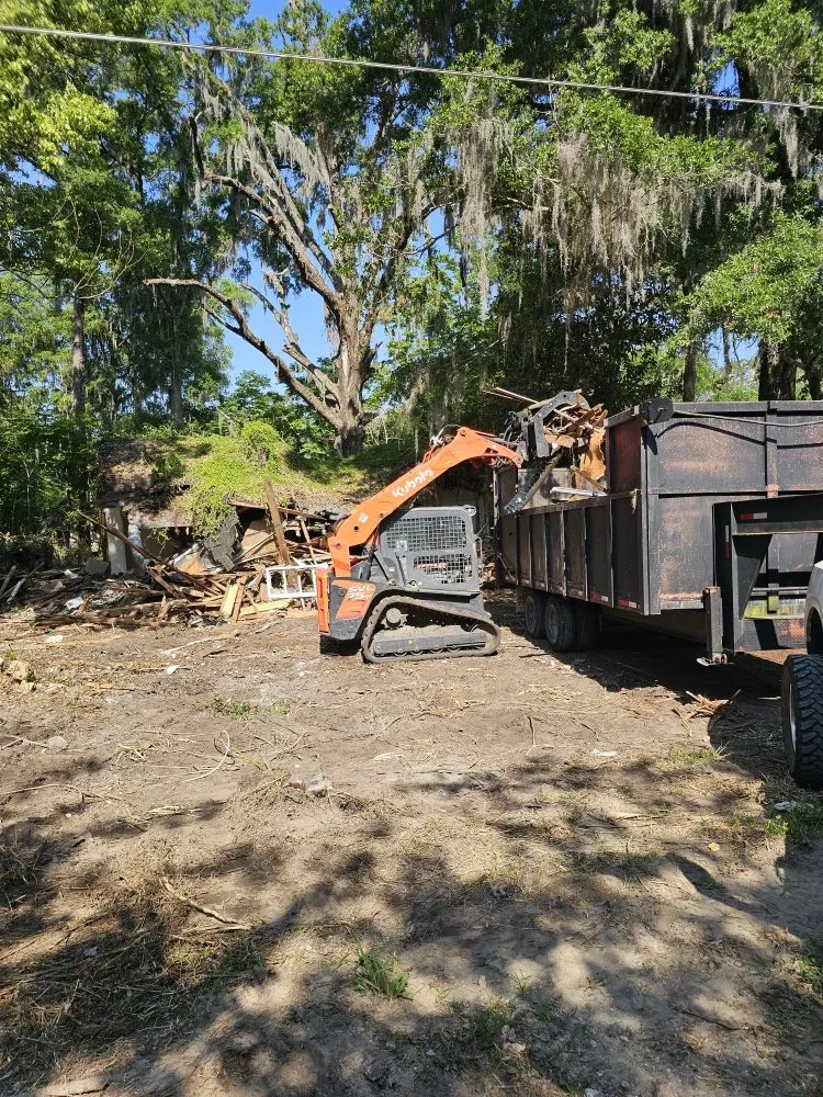 Local yard cleanup service experts serving Sorrento, FL - Florida Cut Above