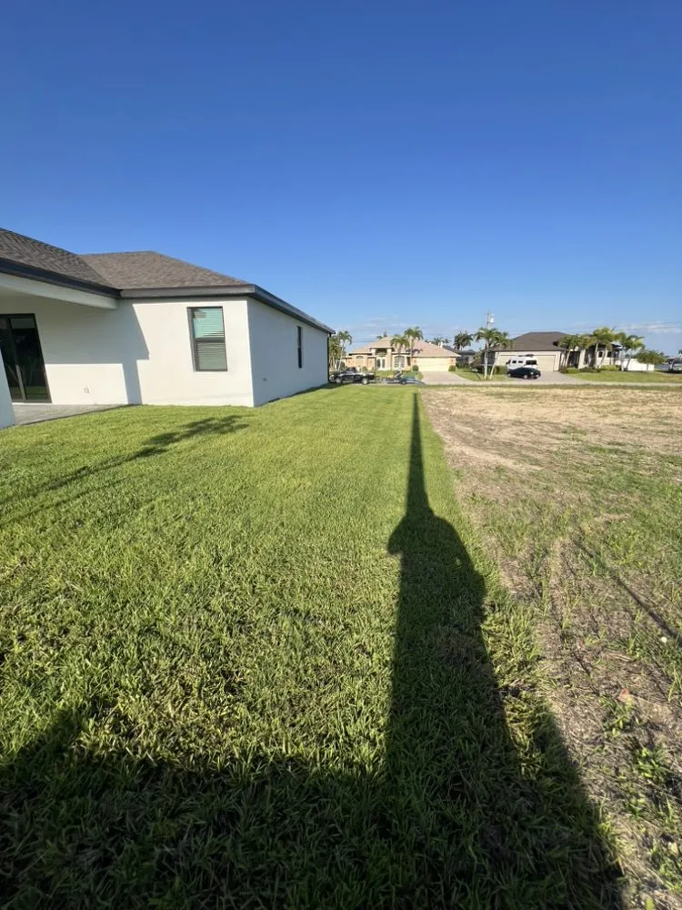 Expert lawn care service in Fort Myers, FL by Florida Elite Lawn Care & Mobile Notary