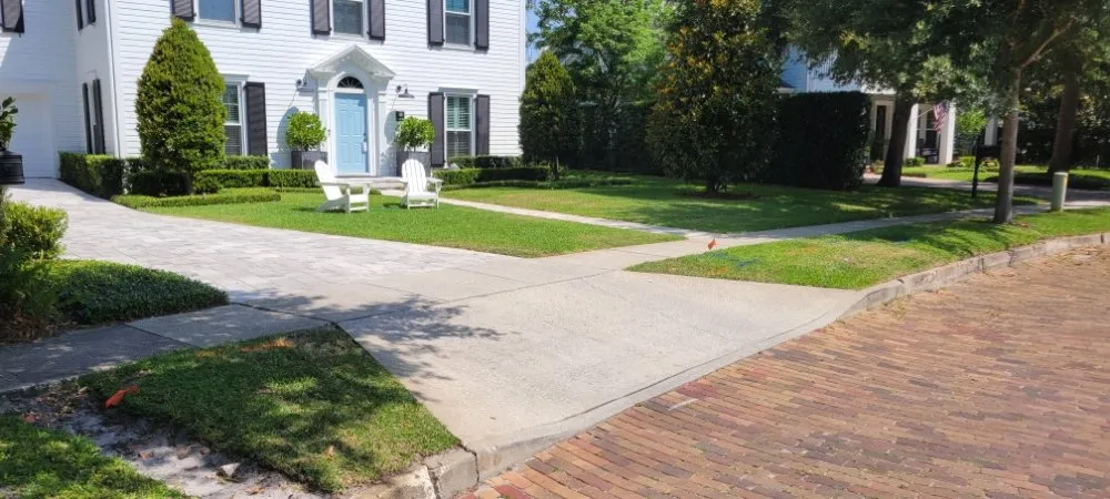 Reliable lawn mowing service in Orlando, FL by Florida Expert Lawn & Debris Removal Services