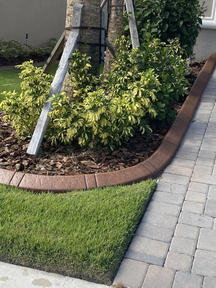 Affordable landscape design in Apopka, FL by Florida Landscape Borders