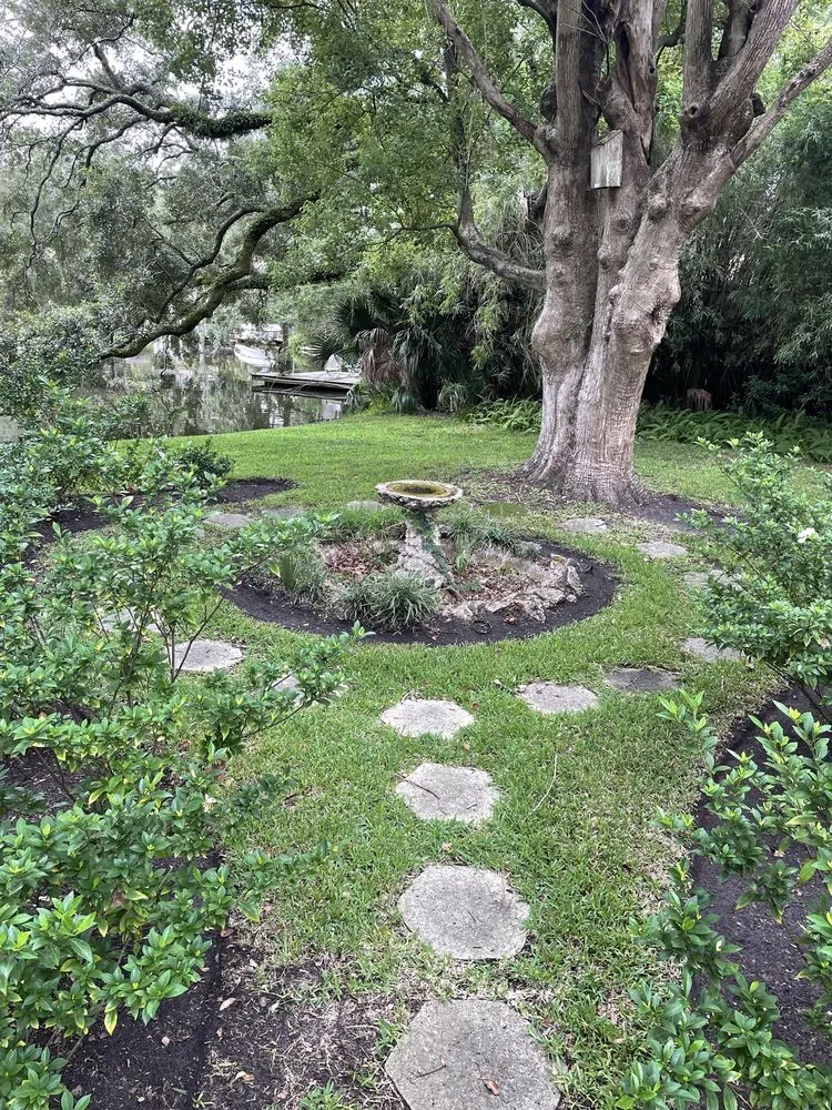 Custom lawn mowing service in Jacksonville, FL - Florida Scape of Jacksonville