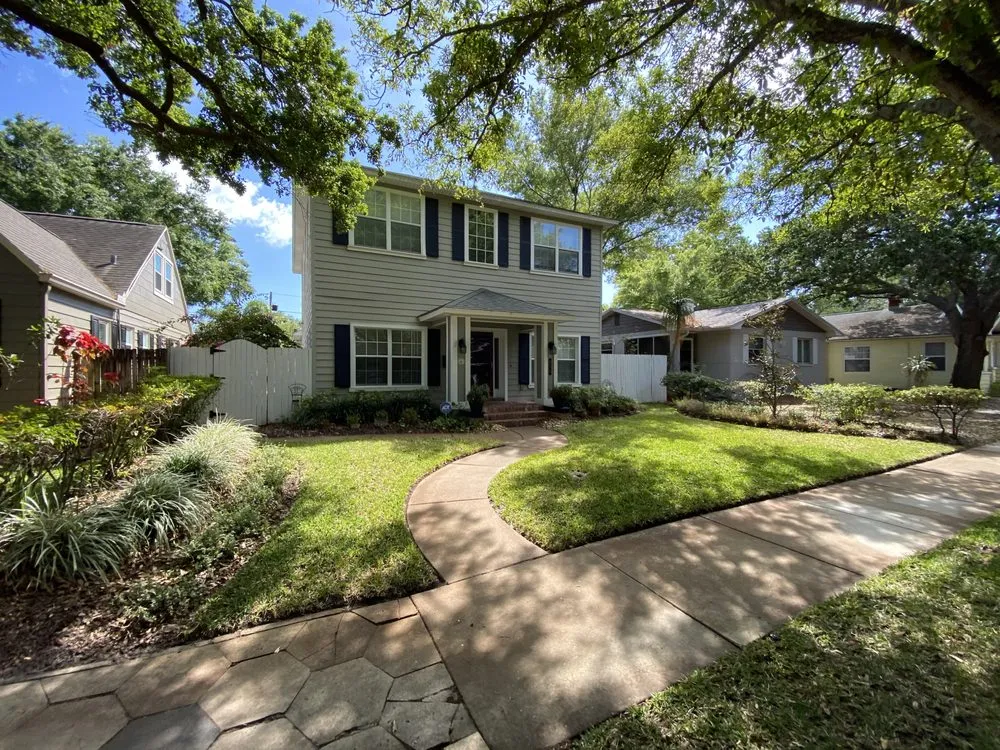 Custom lawn care service in St. Petersburg, FL - Florida Supreme Green