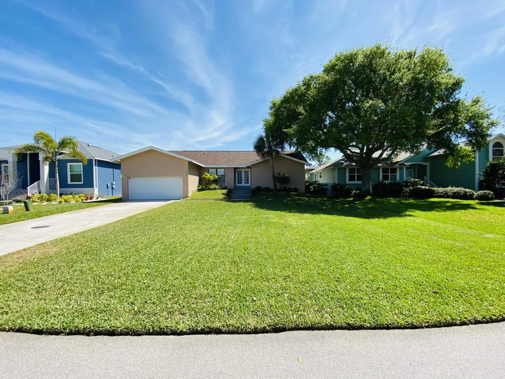 Professional residential landscaping experts serving St. Petersburg, FL - Florida Supreme Green