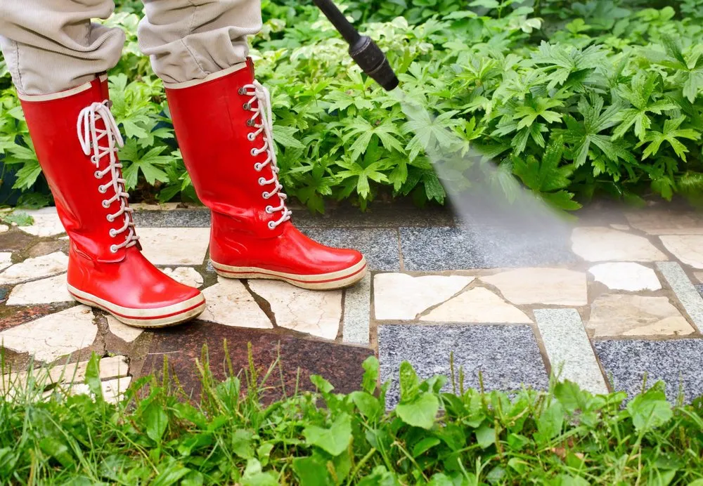 Local landscaping services experts serving Cheifland, FL - Florida’s Best Lawn Care & Pressure Cleaning