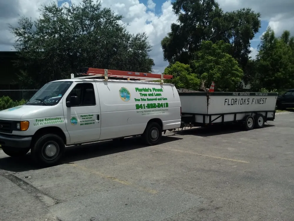 Custom lawn care service experts serving Bradenton, FL - Florida's Finest Tree And Lawn Service