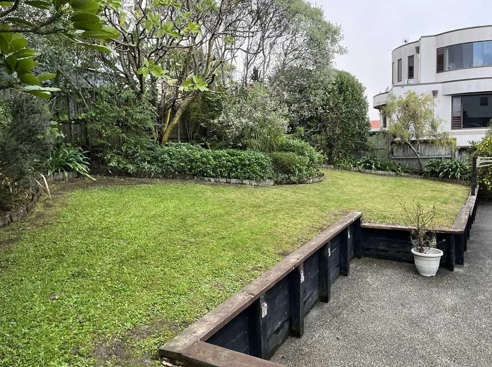 Professional landscaping services experts serving Sacramento, CA - Florin Lawn Care